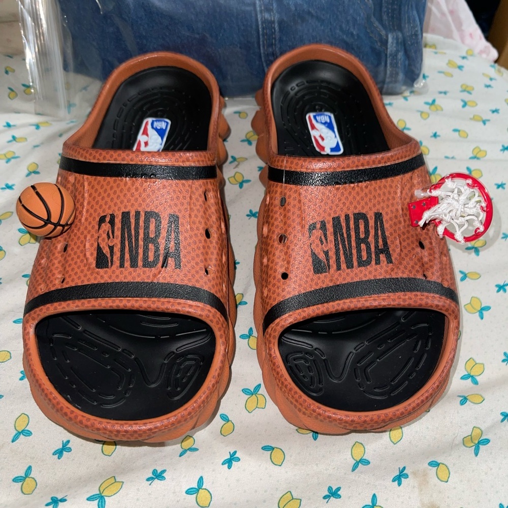 Crocs NBA Echo Slides Slip On Size 6 Mens/8 Women Sienna Bball Hoop Jibbetz